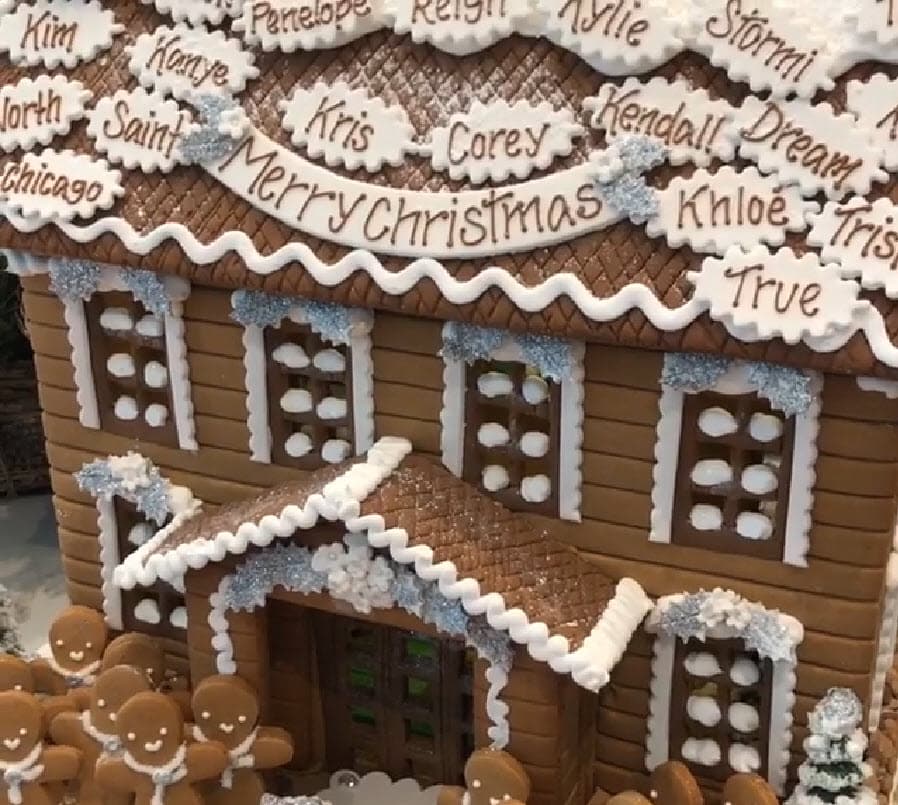 Kris Jenner aprovechó para mostarle a sus seguidores la repostería que preparó muy temprano, entre ellos se pueden ver brownies, pastel de limón y pay de queso.
<br>