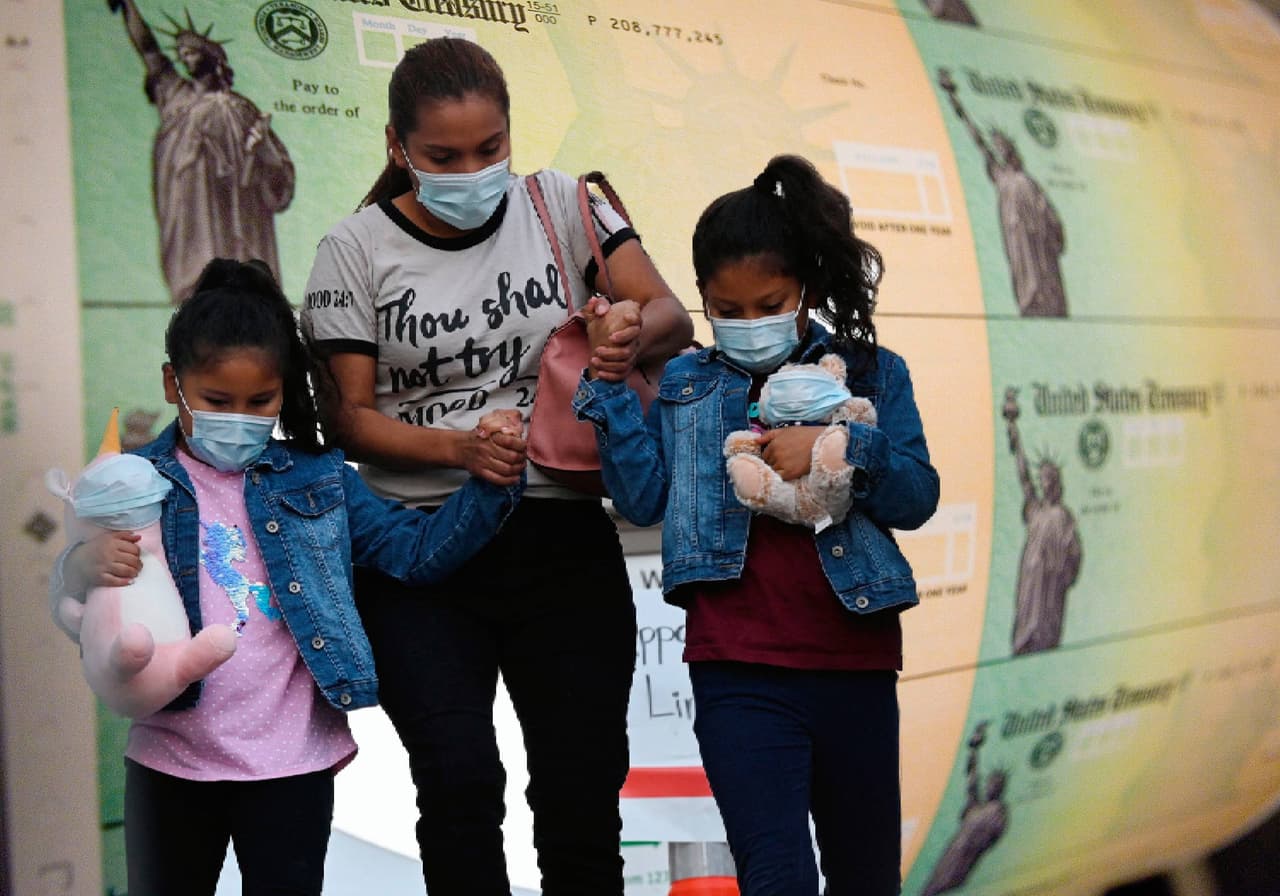 El 
<a href="https://www.irs.gov/es/newsroom" target="_blank">Servicio de Rentas Internas (IRS)</a> informó que se están enviando cartas informativas para las personas que recibieron el pago por adelantado del crédito tributario por hijos.