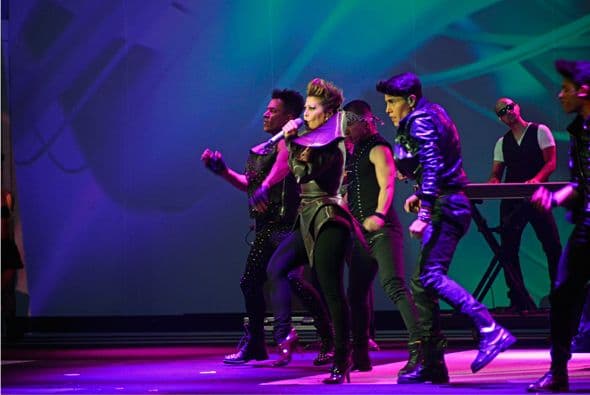 Alejandra Guzmán fue quien abrió el show musical de los Premios TVyNovelas 2015.