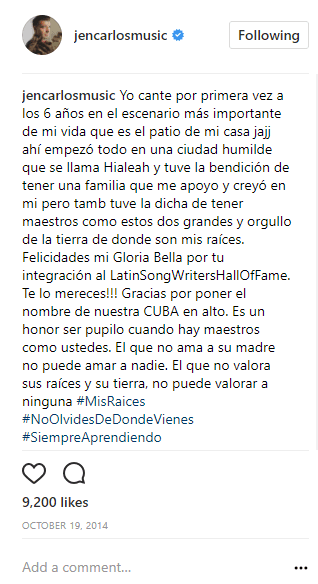 La imagen junto a Gloria y Emilio fue acompañada con un mensaje que incluía: "Es un honor ser pupilo cuando hay maestros como ustedes. El que no ama a su madre no puede amar a nadie. El que no valora sus raíces y su tierra, no puede valorar a ninguna".