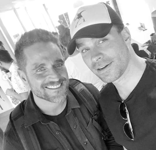 En dicha publicación, Nones agregó esta postal en compañía de Michel Brown, otro de los protagonistas de 'Amar a muerte'.