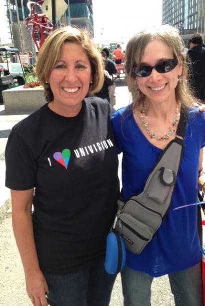 Cientos de personas asistieron a la 21º Fiesta del Pueblo este domingo en el centro de Raleigh. Grandes y pequeños pudieron disfrutar junto a Univision 40 de un ambiente lleno de juegos, antojitos, productos y mucho entretenimiento.