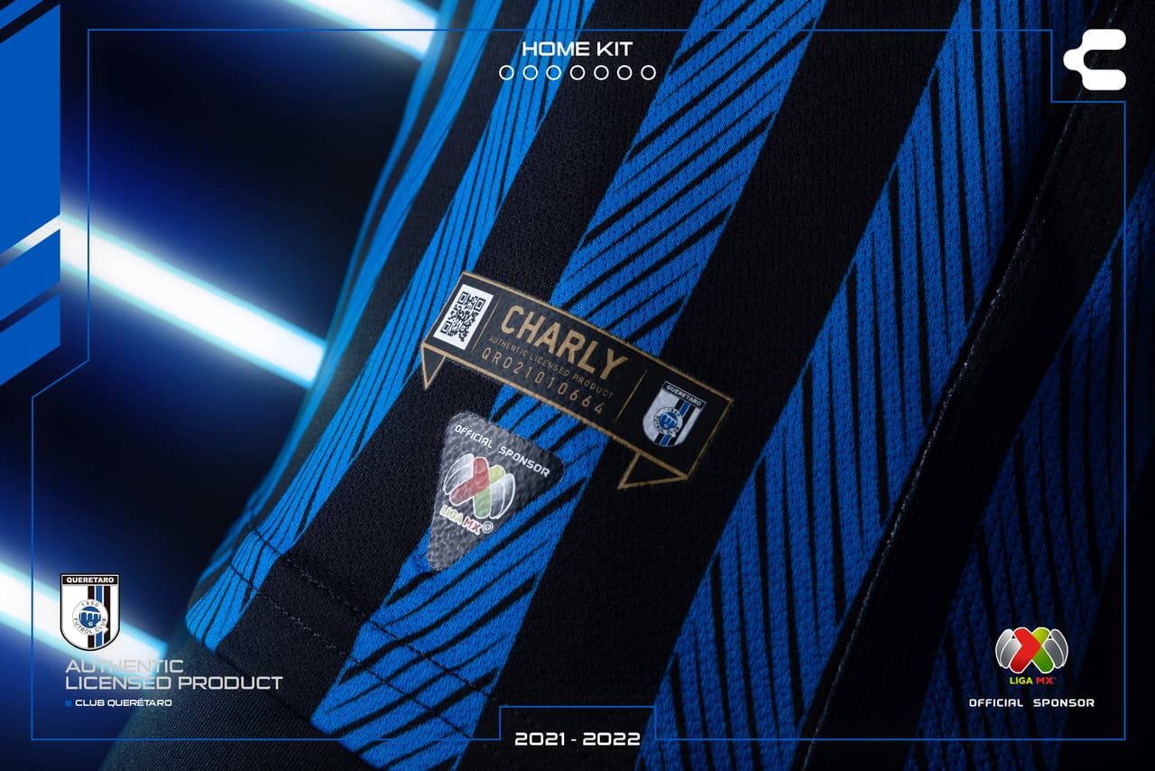 Gallos presentó su tradicional jersey con franjas negras y azules para su equipamiento como locales y un elegante blanco para el jersey de visita.