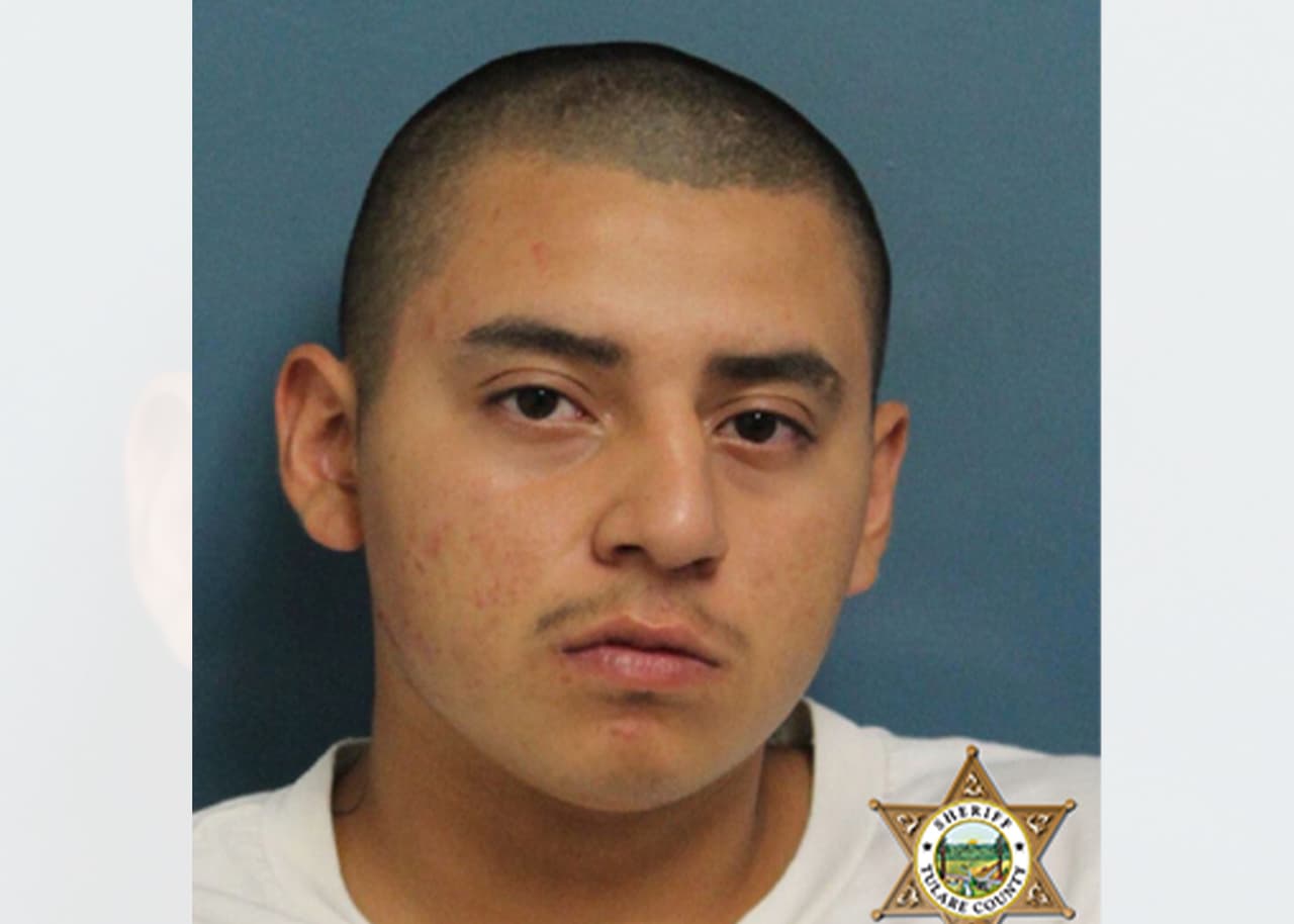 Miguel Ángel Rodríguez es buscado por cometer un robo armado. Tiene 25 años y se considera 'armado y peligroso'.