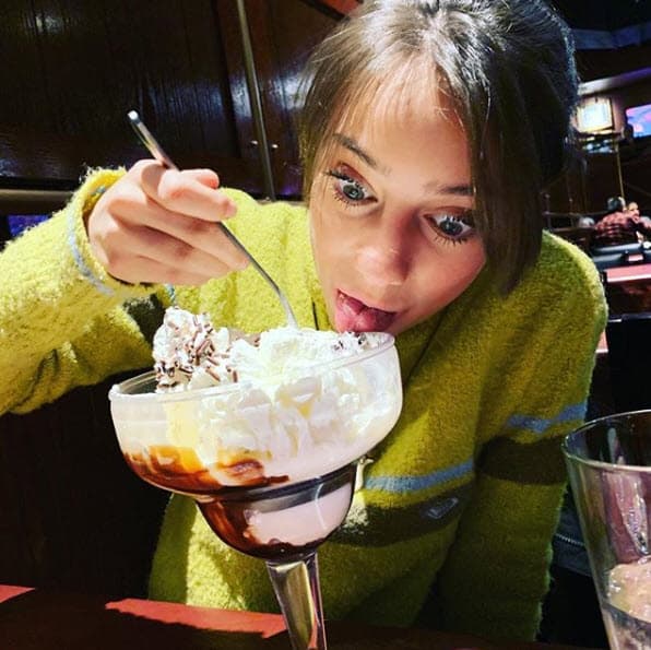 “De sexo hemos hablado desde que tiene uso de razón porque hay libros especiales, enciclopedias de 3 a 6 años, donde tú explicas el proceso de gestación… Ahora lidiamos con los niños, ‘mamá es que me maltrata’, porque le gustas mi vida, más o menos empezarle a explicar que a esta edad a ella le llaman la atención, pero ellos todavía juegan futbol… y pues trabajo mucho en su autoestima”.
<br>