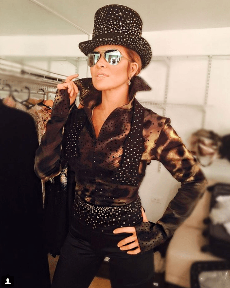 Estas gafas se convirtieron en el toque perfecto de cada vestuario que adaptó para su show.