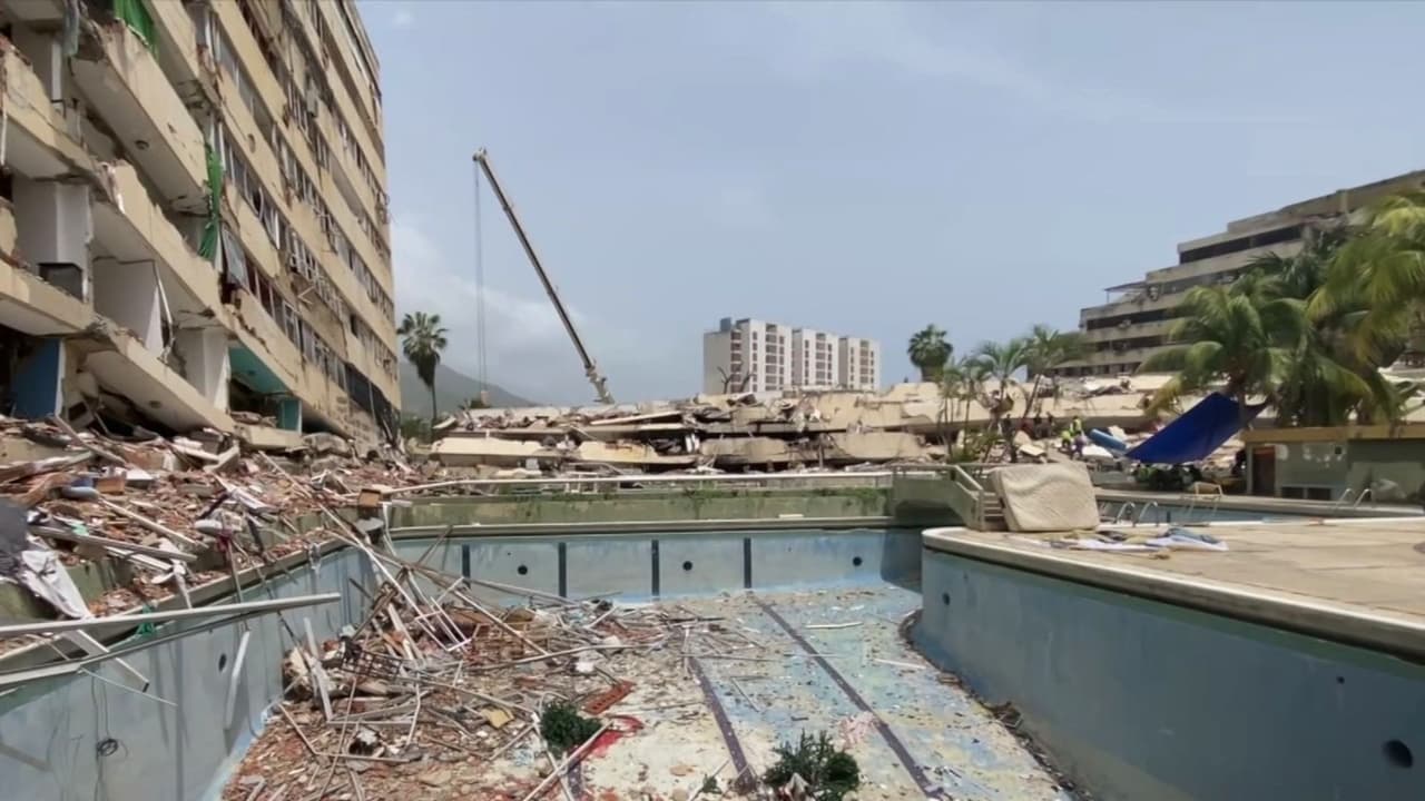 "Nos mantiene en pie encontrarlos": Vecinos de La Guaira suplican extractores de agua para rescates bajo los escombros