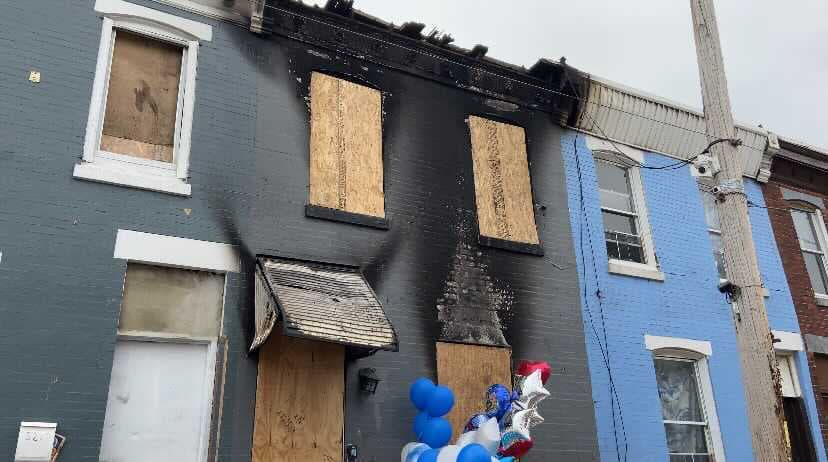 En una conferencia de prensa el domingo por la tarde, el comisionado de bomberos, Adam Thiel, dijo que la mujer estaba hospitalizada en 
<b>condición estable</b> y que se esperaba que pronto fuera dada de alta.
