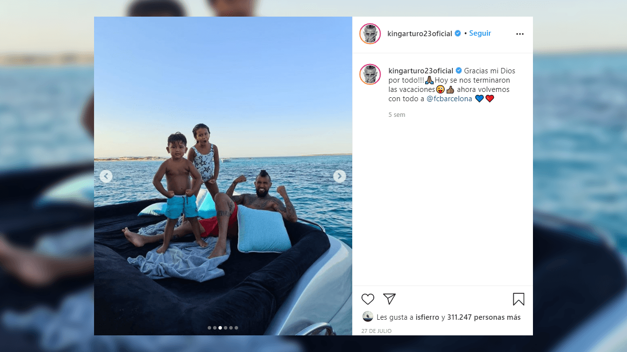 Arturo Vidal y sus pequñitos en el mar