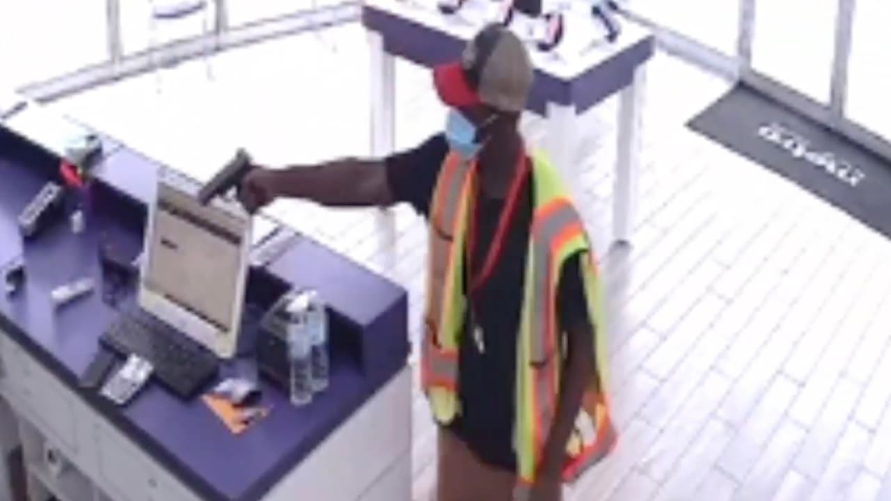 Buscan a sospechoso que robó y sometió a empleado de una tienda Metro PCS en Houston