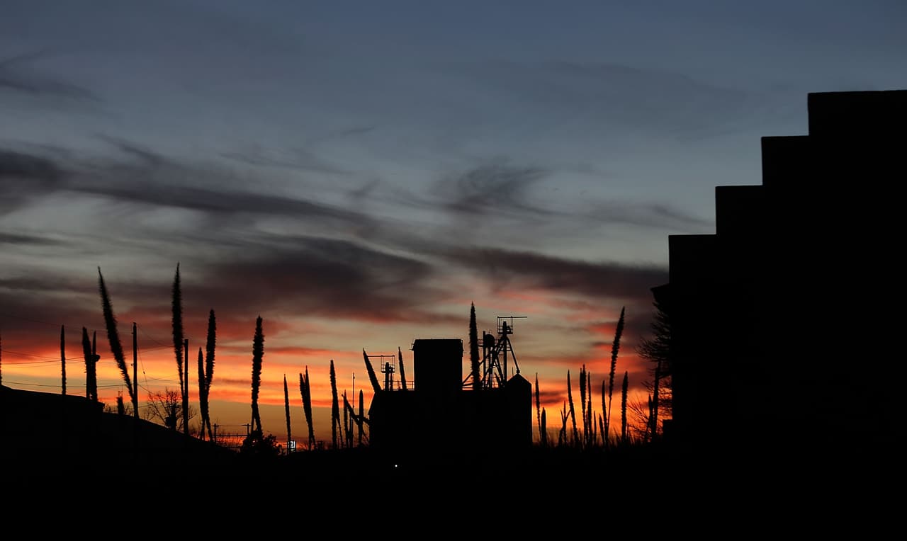 Las luces a veces son de color rojo, otras azules y blancas. Suelen aparecer de repente durante la noche sin importar el clima ni la temporada.