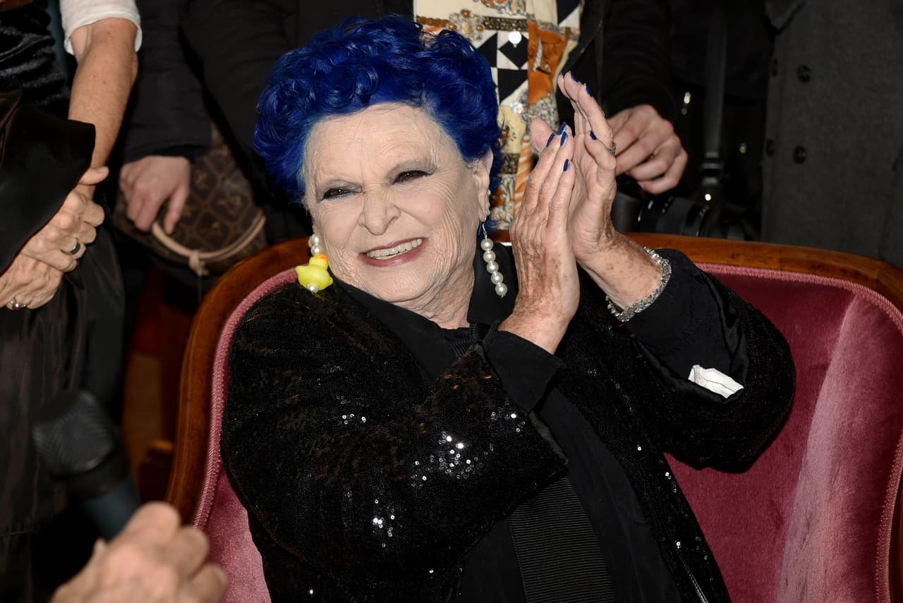 "La madrina fue mi amiga Margherita Varzi y nosotros estábamos tan ilusionados con nuestro primogénito que aprovechamos la ocasión para organizar
<b> una fiesta divertidísima con tentadero</b>, flamenco y muchísimos invitados. Entre ellos se encontraba Sophia Loren", recordó la actriz. 
<br>