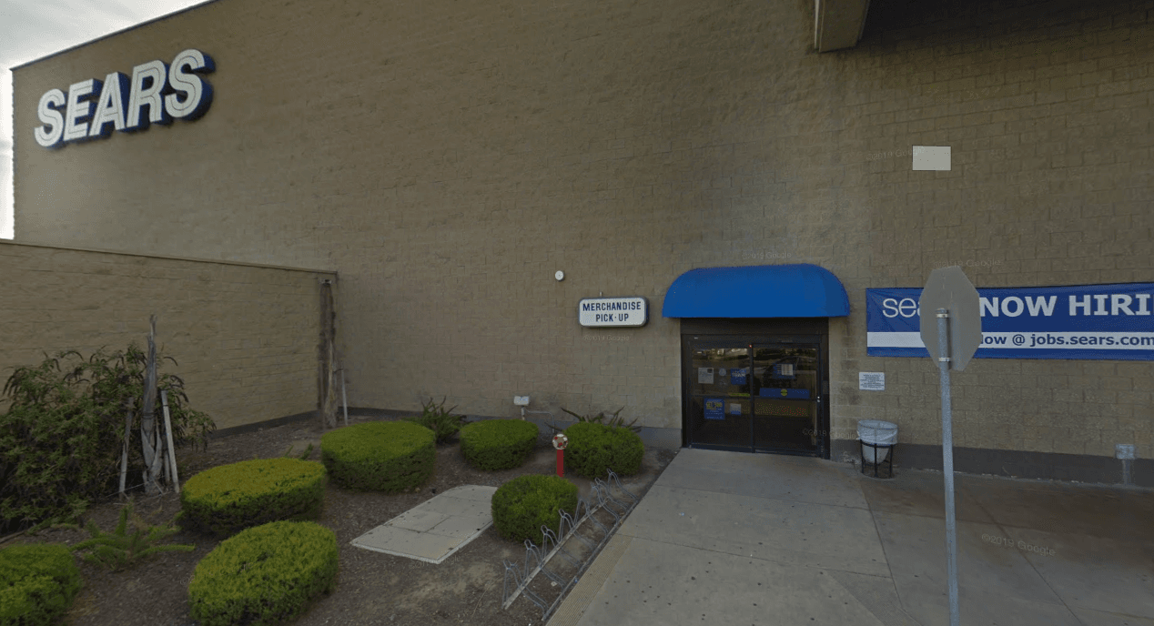 Localizado en el Santa Maria Town Center, en Town Center Mall, 200 Town Center E,
<b>Santa María.</b>