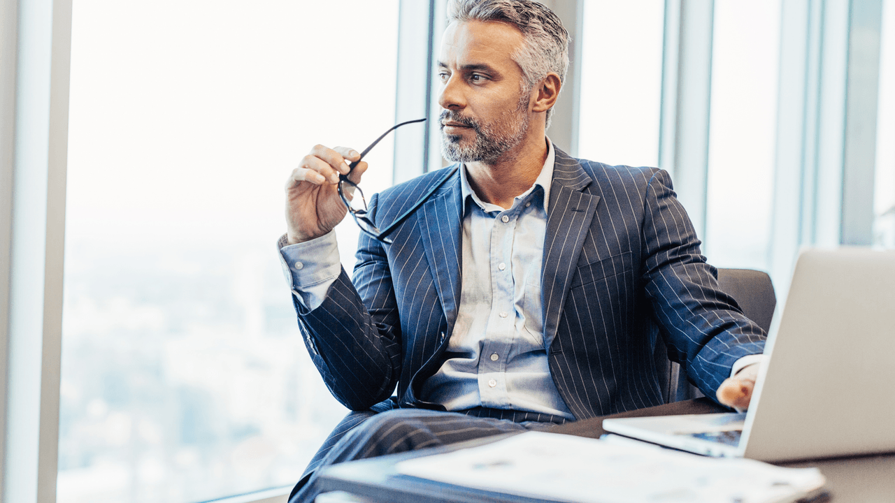 <b>Directores ejecutivos</b>
<br>Ingresos anuales promedio: $225,710
<br>Trabajadores en esta área: 9,430