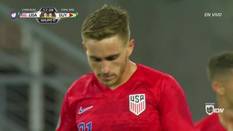 Tiro desviado de Tyler Boyd