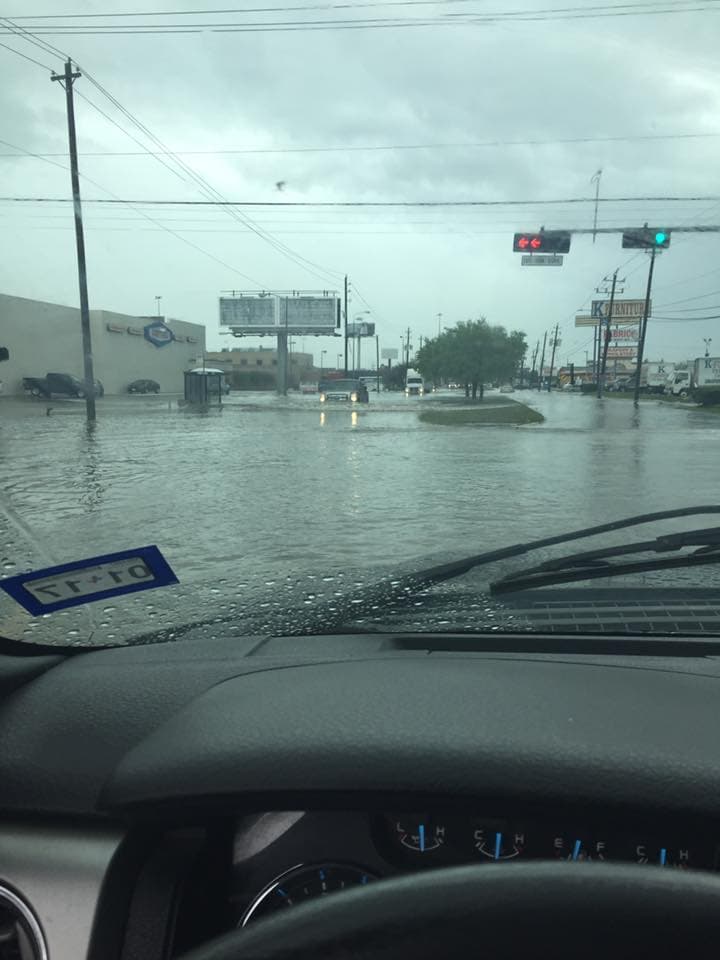 Destrozos e inundaciones causados por el mal tiempo en Houston.