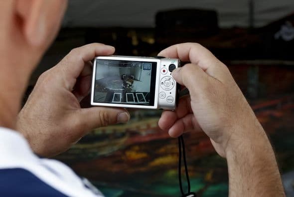 Mantenga una fotografía actualizada (en formato digital y en papel) y un kit completo de identifi cación de niños para cada niño.