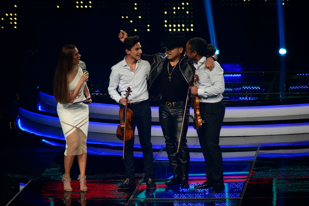 Cristian Castro y Espinoza Paz no pararon de ¿pelear?, los jueces fueron más duros, los capitanes se notaron un poco estresados, Gali lució súper sexy y una familia abandonó su sueño. Esto y más pasó en la segunda gala de Me Pongo De Pie.