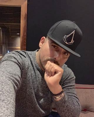 Su faceta como compositor fue reconocida recientamente, cuando la organización de derechos de autor que lo representa, BMI, le entregó el premio a Mejor Compositor de Música Regional Mexicana.