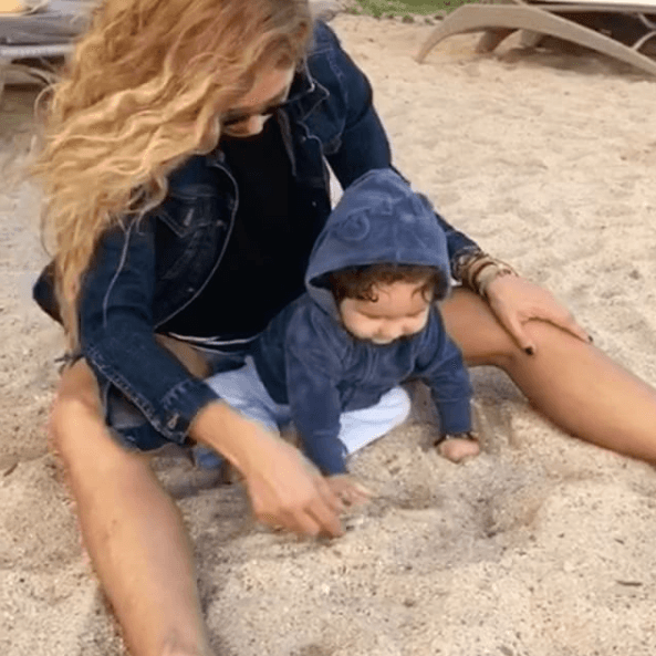 Eros es el más pequeño hijo de la 
<i>Chica Dorada</i>, fruto de la relación con Gerardo Bazúa.