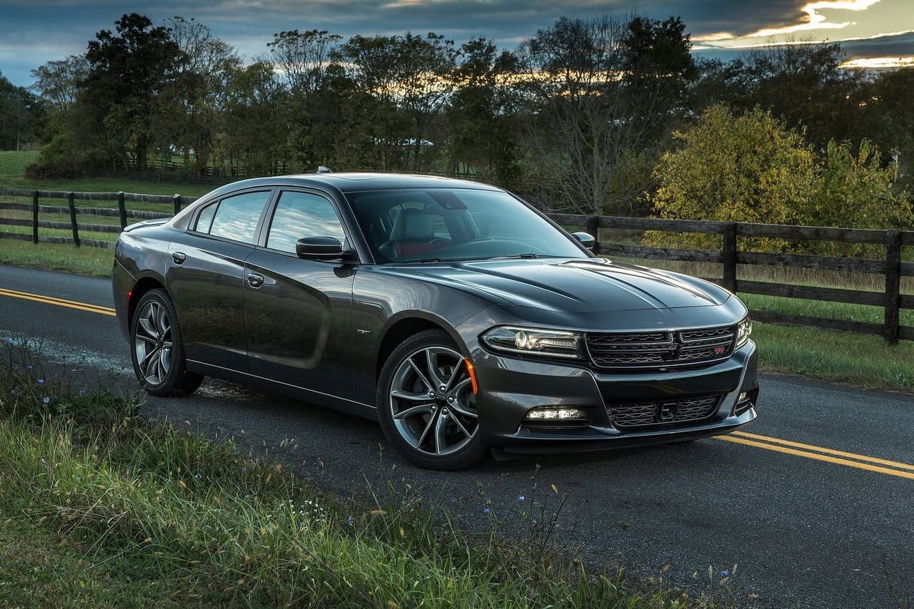 <h3 class="cms-H3-H3"><b>Dodge Charger</b></h3>
<br>
<br>Fue a partir de este modelo que 'El Chapo' hizo una réplica de las patrullas utilizadas por la policía municipal. Su motor es un V8 de 5.7 litros HEMI con la capacidad de generar 370 caballos de fuerza y 395 lb-pie de torque.
<br>
<br>
<b>Precio promedio:</b> 62,000 dólares