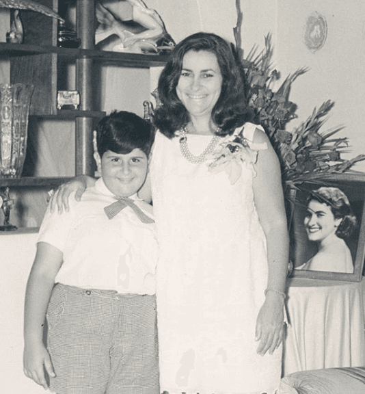 "Mi papá era capitán de la marina, pero fue acusado de trabajar para el gobierno americano y por eso fue preso", dijo Raúl a Clarissa Molina.