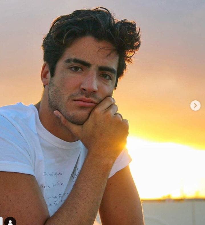 "He aprendido a ser responsable, constante, implacable y a trabajar en equipo", dice en su presentación.
<br>