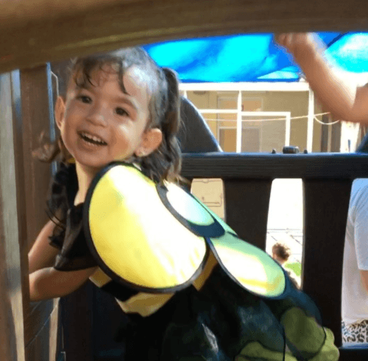 Michelle Tacher se caracterizó como una simpática abejita.