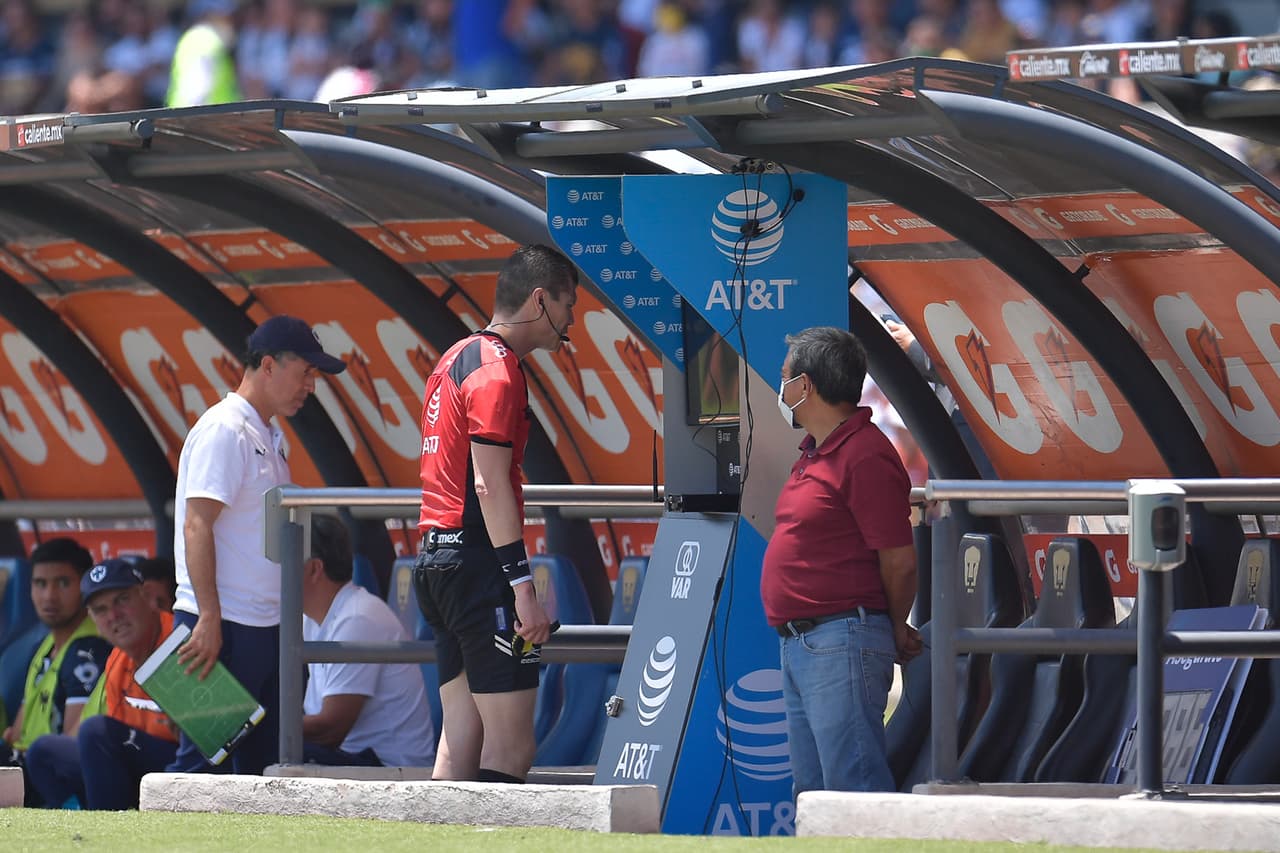 A pesar de haber jugado con 10 futbolistas la mayor parte del juego por la expulsión de Juan Ignacio Dinenno, los Pumas lograron una vital victoria ante Rayados.