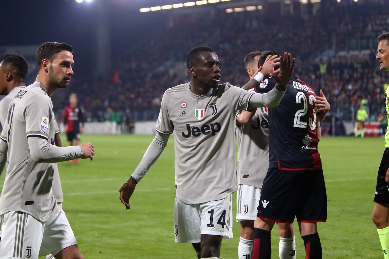 Blaise Matuidi, centrocampista francés de orígen angoleño mientras disputaba un partido con la Juve, recibió insultos por parte de la afición en el estadio del Hellas Verona.