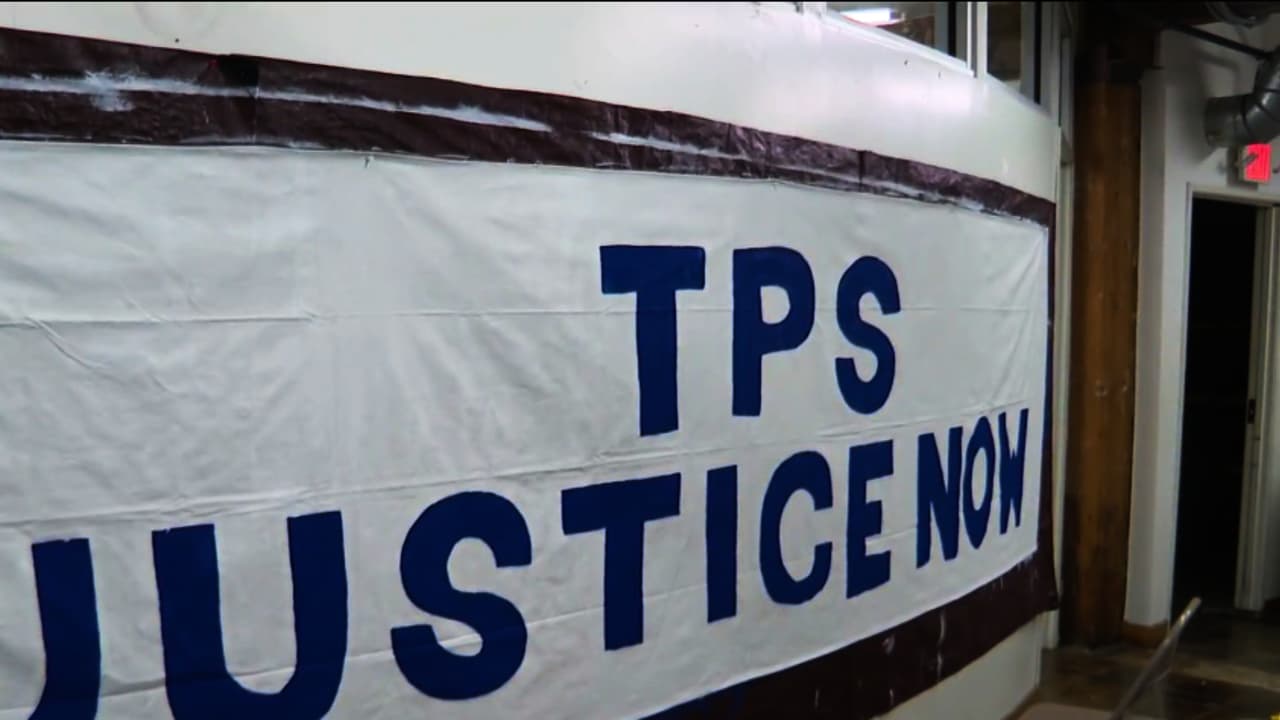 "Continuamos en un limbo": salvadoreños en Los Ángeles reaccionan al anuncio de USCIS sobre el TPS