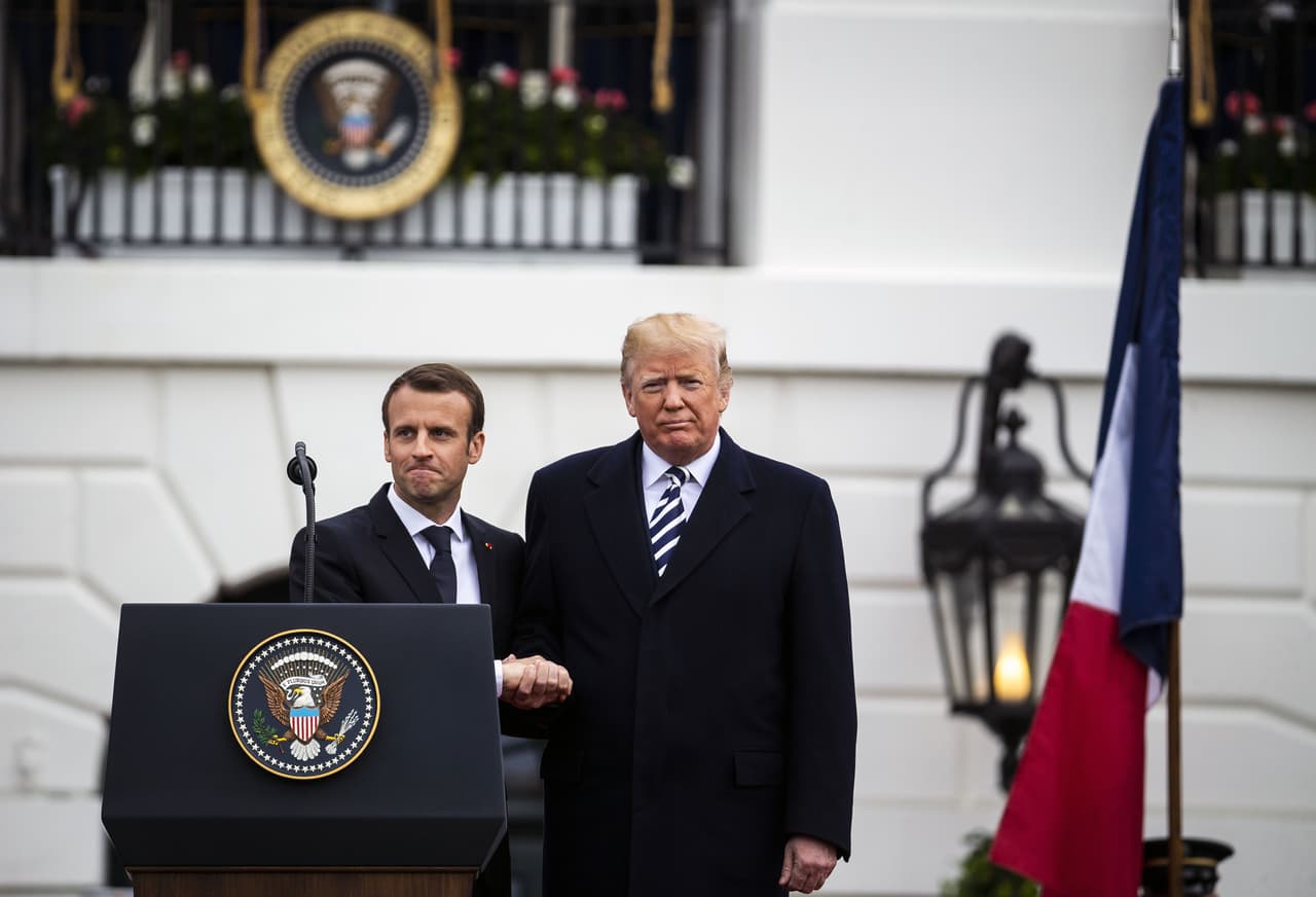 Tras el anuncio de las nuevas medidas arancelarias sobre el acero y el aluminio, fuentes de la Casa Blanca confirmaron una fuerte discusión telefónica entre los mandatarios de Francia y EEUU.