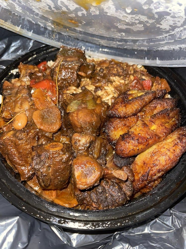 <b><a href="https://scotchiesatlanta.com/">Número 4: Scotchie's (3122 Peachtree Rd Atlanta, GA 30305)</a></b>. Scotchie's ofrece una “cocina muy sencilla. Todo en nuestro diverso menú de clásicos jamaiquinos es preparado diariamente desde cero y presentado con amor”, aseguran sus dueños.