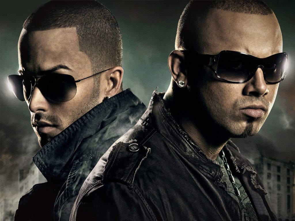 Otros de los pioneros del reggaeton son el dúo conformado por Wisin y Yandel, quienes después de 10 años de intentarlo, lograron colocarse en el gusto de la gente de forma masiva en 2005, con el lanzamiento del disco 'Pal' mundo', del que se desprendieron los sencillos 'Rakatá' y 'Noche de sexo'.