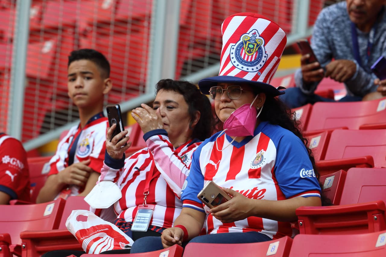 La afición presente en el Akron.