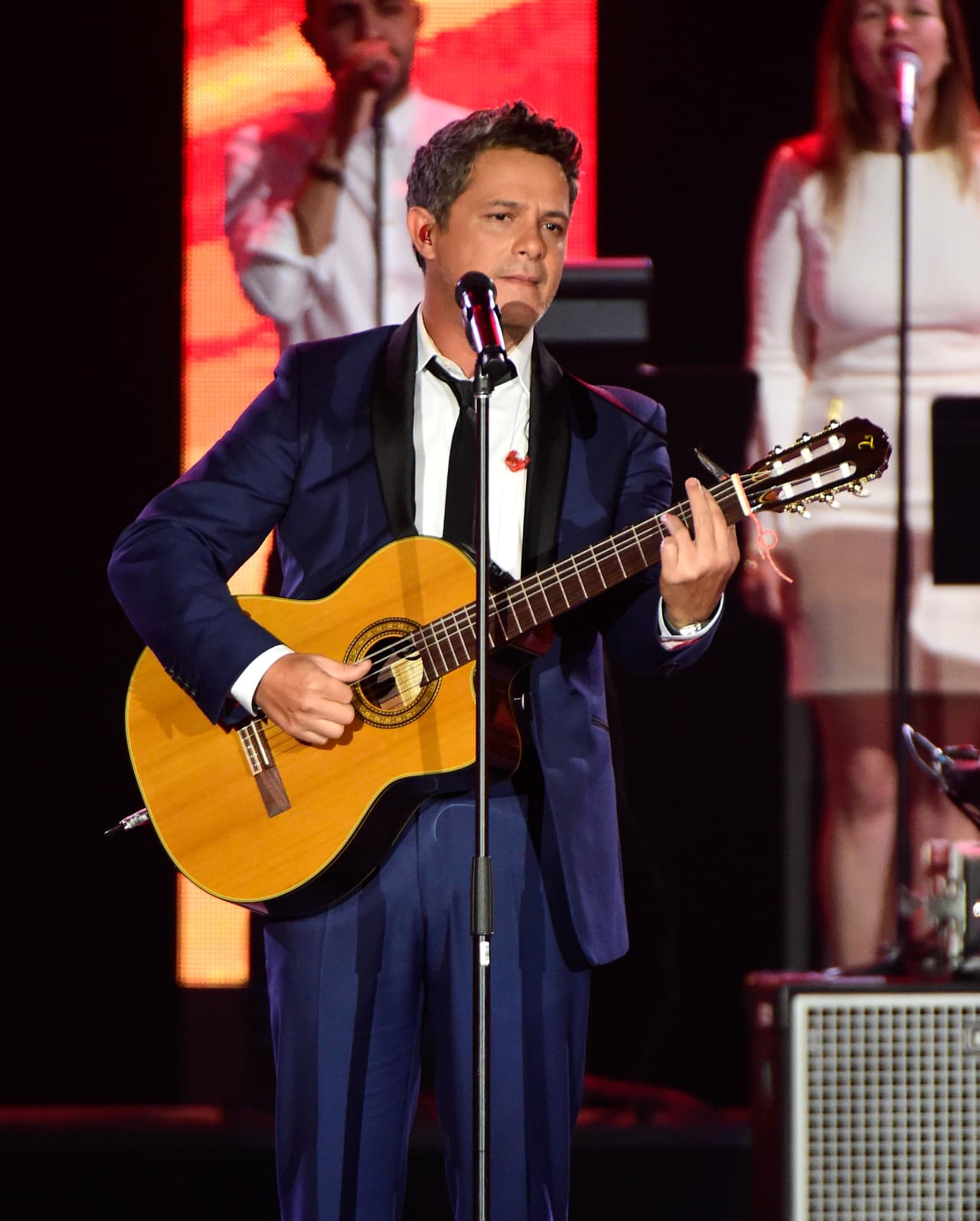 Una alfombra donde predominó la pureza del blanco, así estuvo la ceremonia de Persona del Año donde el homenajeado fue Roberto Carlos.
