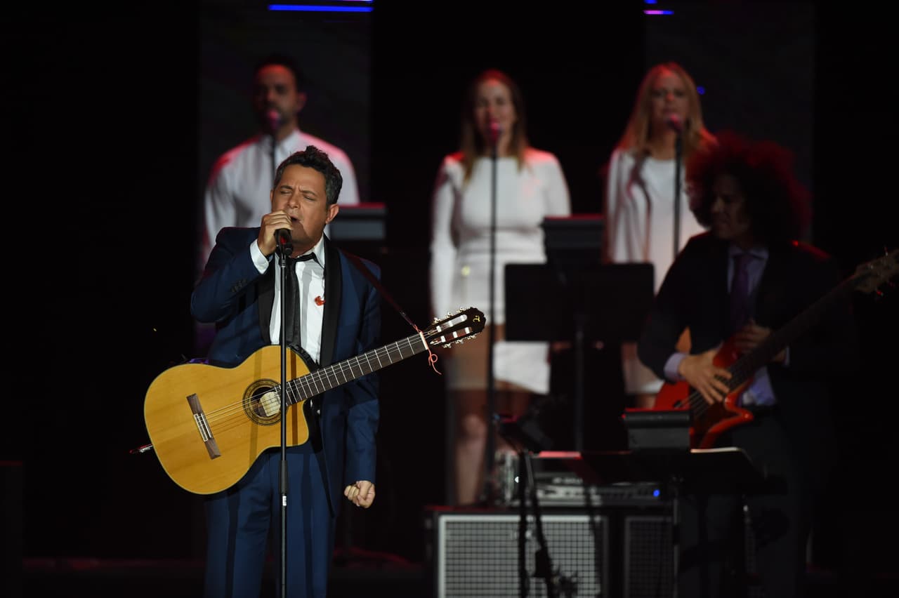 Una alfombra donde predominó la pureza del blanco, así estuvo la ceremonia de Persona del Año donde el homenajeado fue Roberto Carlos.
