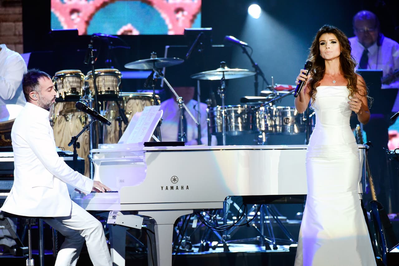 Una alfombra donde predominó la pureza del blanco, así estuvo la ceremonia de Persona del Año donde el homenajeado fue Roberto Carlos.