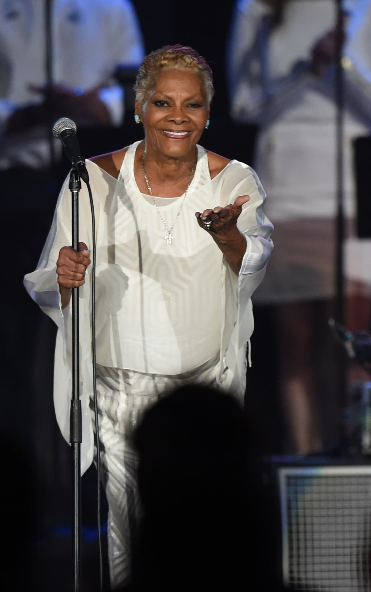 Una alfombra donde predominó la pureza del blanco, así estuvo la ceremonia de Persona del Año donde el homenajeado fue Roberto Carlos.