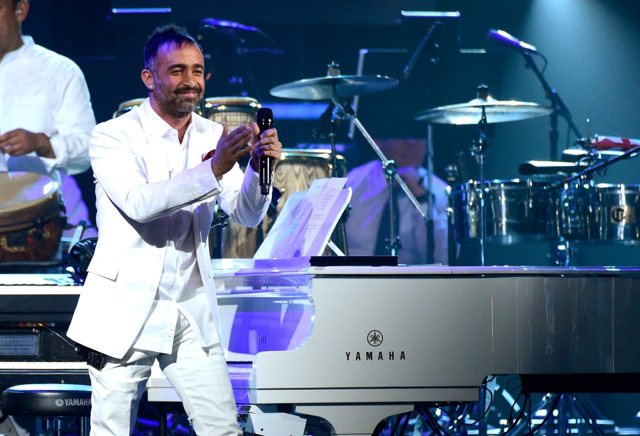 Una alfombra donde predominó la pureza del blanco, así estuvo la ceremonia de Persona del Año donde el homenajeado fue Roberto Carlos.