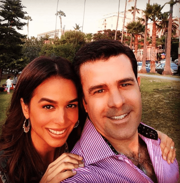 Se desconoce qué compañía estará a cargo de la producción, así como la salida al aire, pero todo apunta a que es parte de la celebración por los 
<b><a href="https://www.univision.com/entretenimiento/celebridades/con-seis-meses-de-anticipacion-biby-gaytan-y-eduardo-capetillo-preparan-sus-bodas-de-plata-fotos" target="_blank">25 años de casados de Biby y Eduardo</a></b>. 
<br>