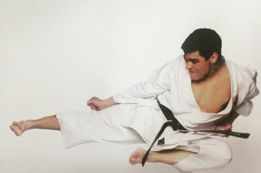 Su gusto por las artes marciales nunca se ha extinguido.