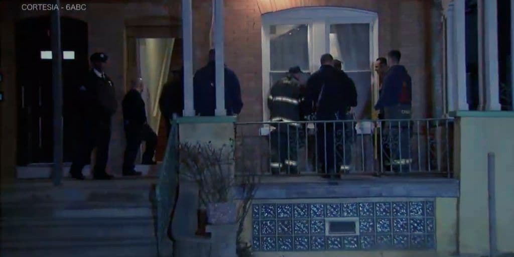 Familiares encuentran perros comiendo el rostro de un hombre dentro de su casa 