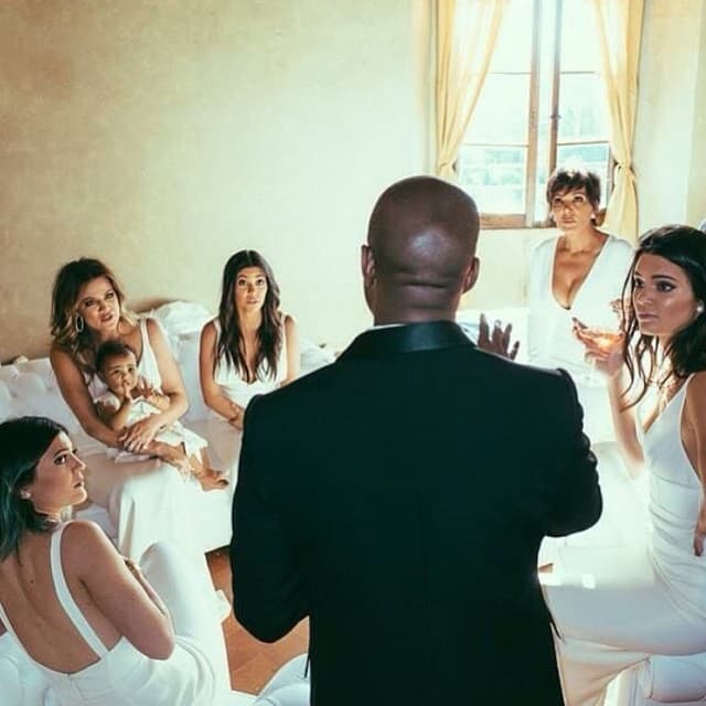 ¡Vaya que Kanye es bendito entre las... KARDASHIAN!