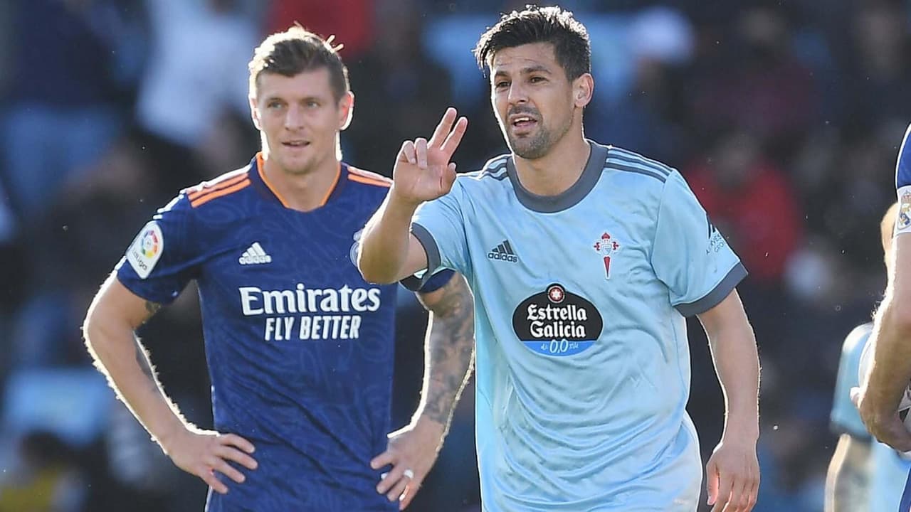 Nolito explota contra el arbitraje: "Son tres penaltis de risa"