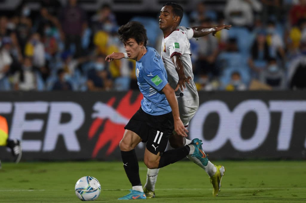 Venezuela no sabe ni por dónde vaen los goles y Uruguay asegura los puntos con un contundente 4-1.
