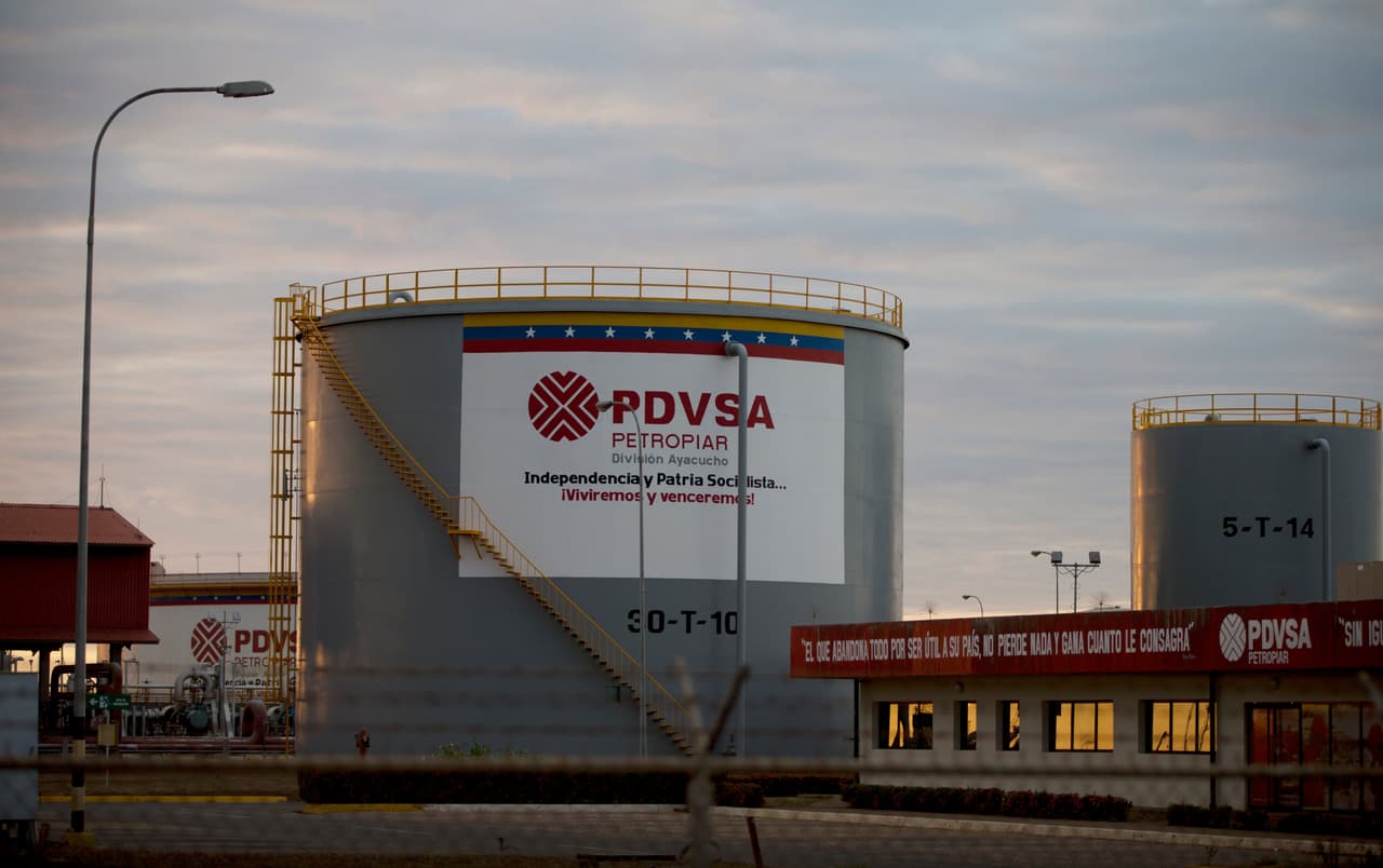 Demandan a empresa del excongresista cubanoamericano David Rivera por incumplimiento de un contrato millonario con una filial de PDVSA