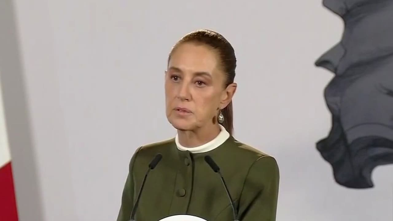 La presidenta de México firma un decreto para reforzar la lucha de entornos digitales seguros para menores de edad