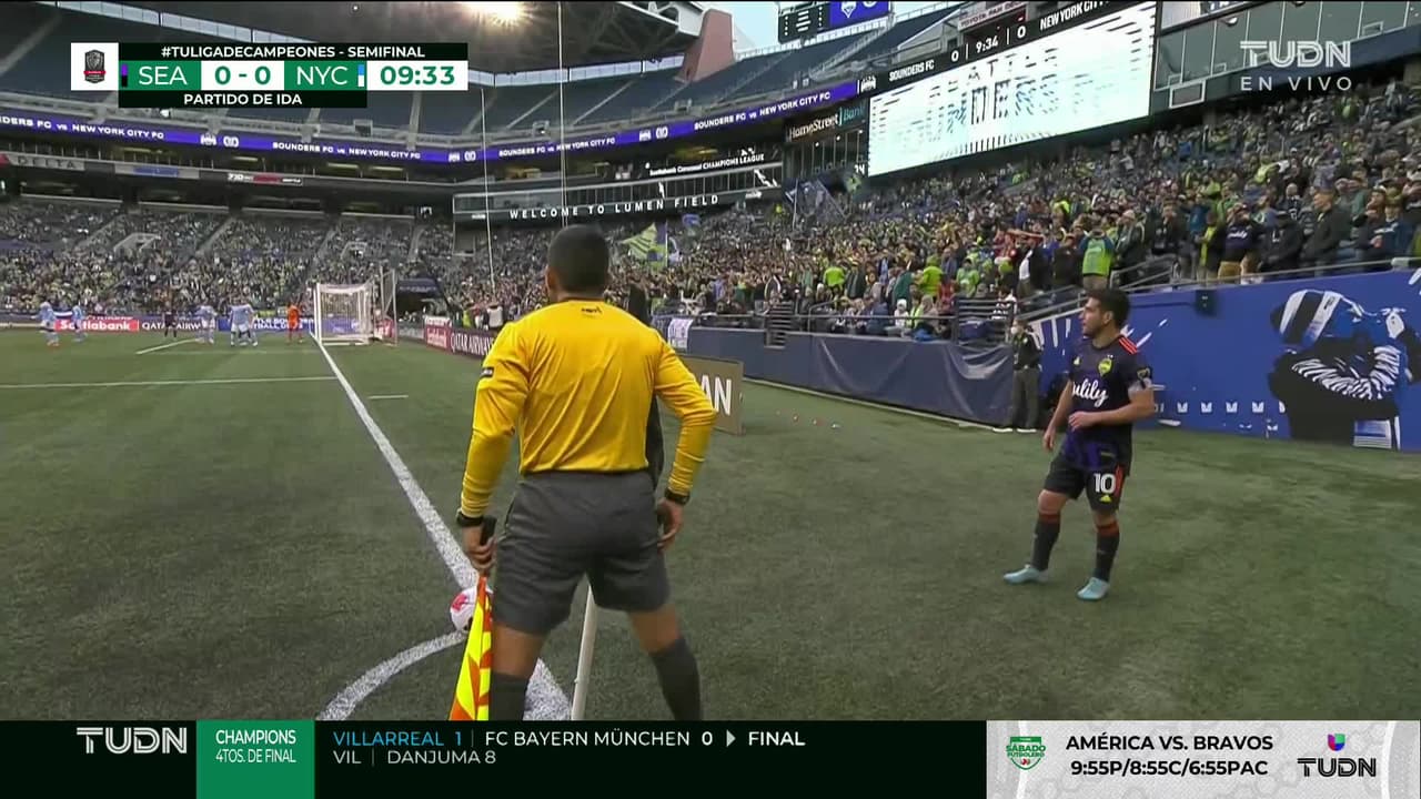 ¡TIRO ATAJADO! disparo por Jordan Morris.