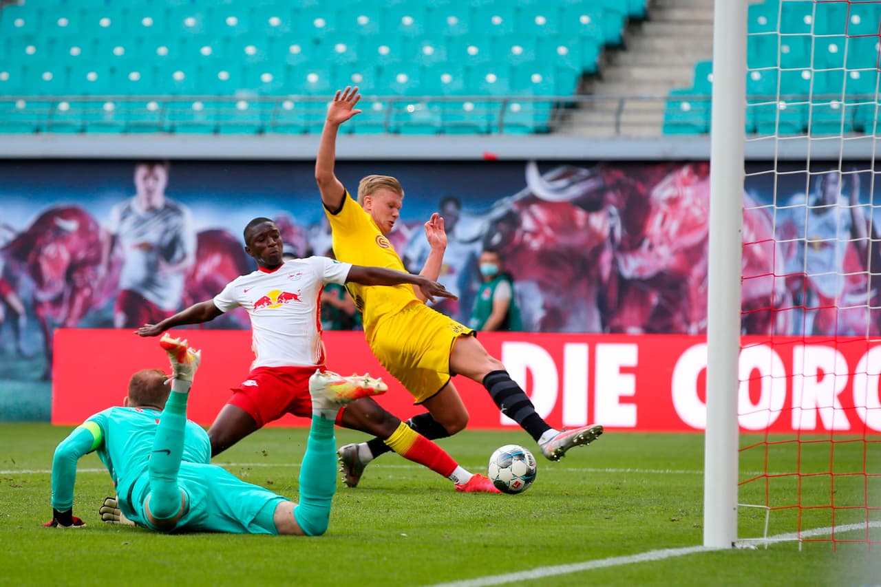 Erling Haaland fue el héroe para el Dortmund tras anotar el doblete que significó el triunfo sobre Leipzig.